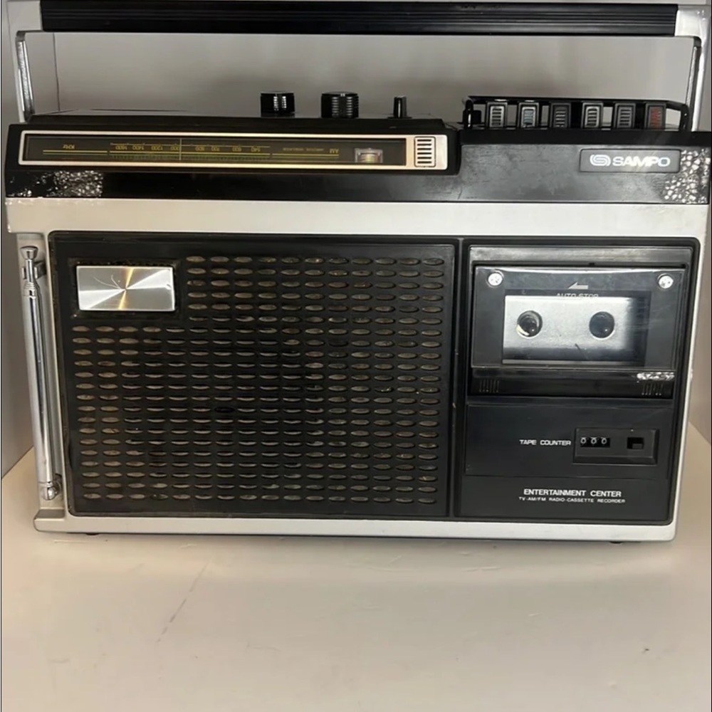 Vintage 1981 Sampo Boombox/TV/Radio/Cassette Player